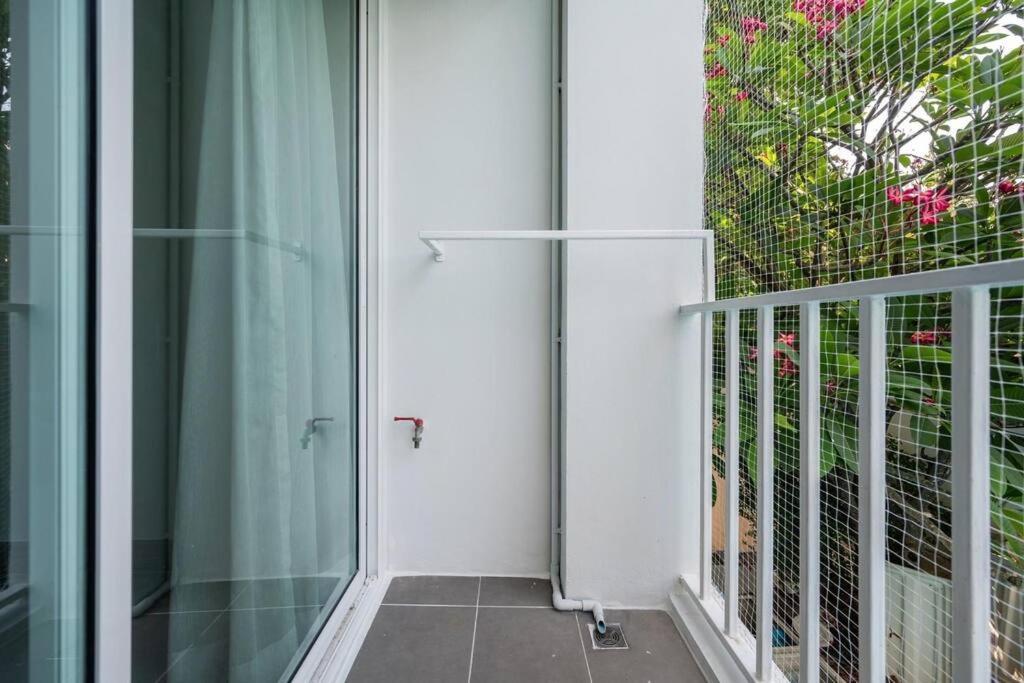 Апартаменты Sense Of London Bts Baring Ban Khlong Samrong Экстерьер фото